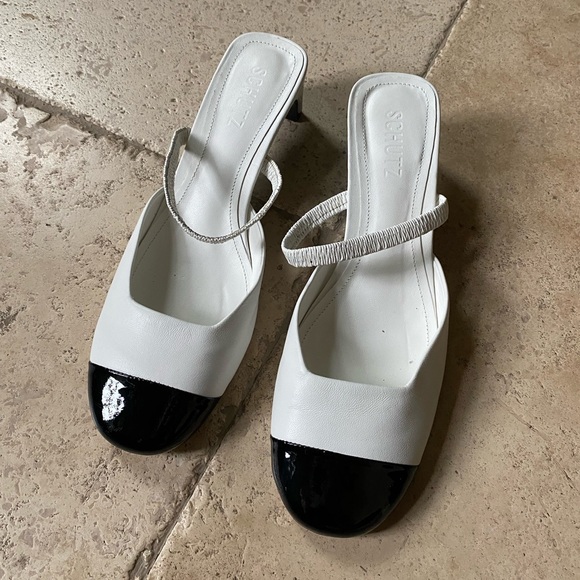 Schutz Bertie 2 tone black and white patent cap toe mary Jane’s 7 - Picture 2 of 6